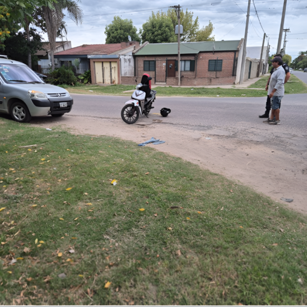 Accidente de tránsito en Boulevard Moreno y Manuel Iglesias: una mujer trasladada a la Guardia | FM Avenida