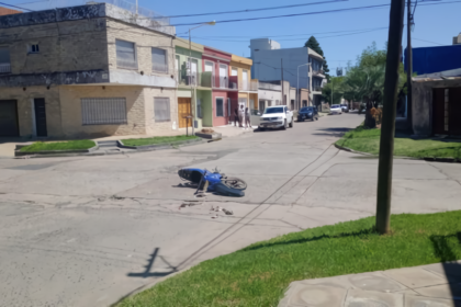 Accidente entre una camioneta y una moto: una mujer fue hospitalizada | FM Avenida
