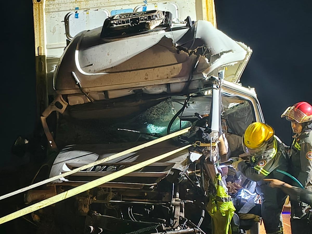 Accidente fatal en ruta 9: murió un camionero que chocó contra un micro | FM Avenida