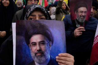 Ahora Trump dice que el ayatollah Mojtaba Khamenei "podría ser gay" | FM Avenida