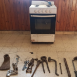 Allanamiento, secuestro de una cocina y herramientas | FM Avenida
