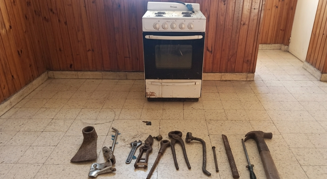 Allanamiento, secuestro de una cocina y herramientas | FM Avenida