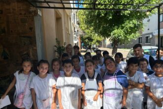 Alumnos de la primaria 1 celebraron el Día de la Poesía y visitaron la redacción de La Opinión | FM Avenida