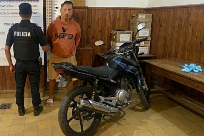 Aprehendieron a un joven que circulaba en una moto robada y con envoltorios de cocaína en su poder | FM Avenida
