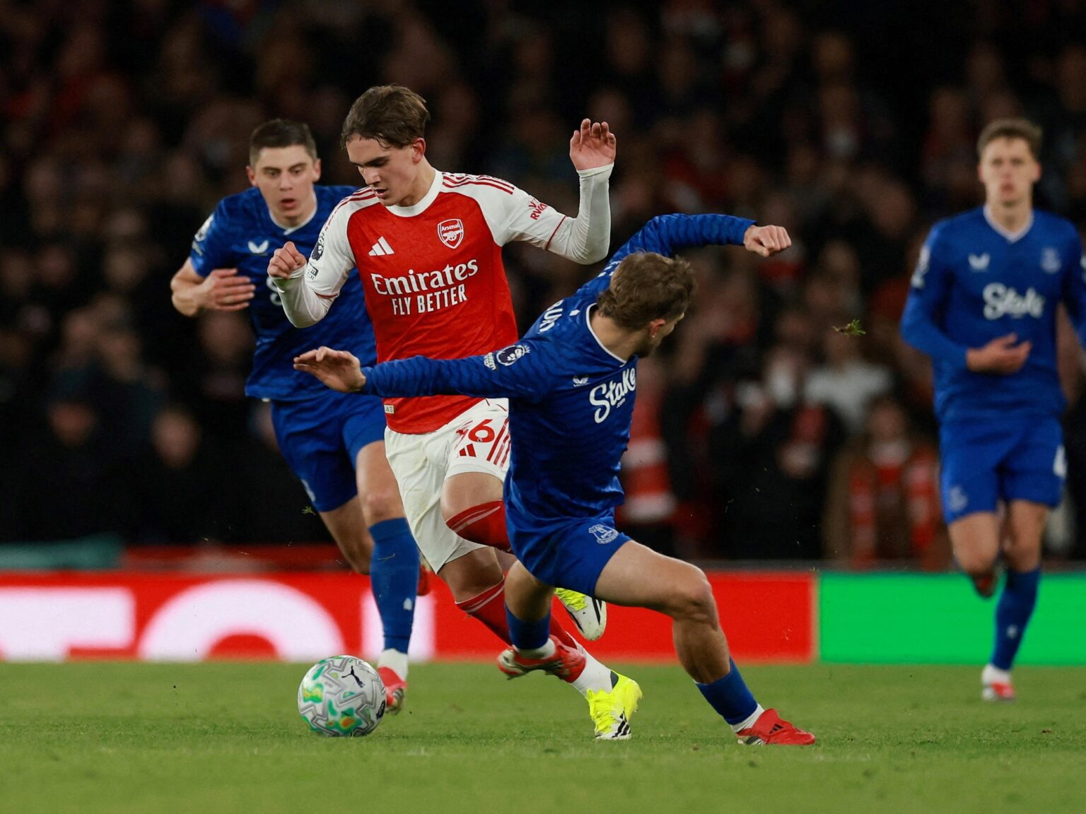 Arsenal, ¿y la suerte del campeón?: le ganó al Everton en el minuto 89 por una burrada del arquero Pickford y luego metió un gol récord | FM Avenida