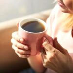 Aurelio Rojas, cardiólogo, sobre tomar café justo al despertar: “Interfiere en el pico natural de cortisol y el resultado es que estimula menos" | FM Avenida