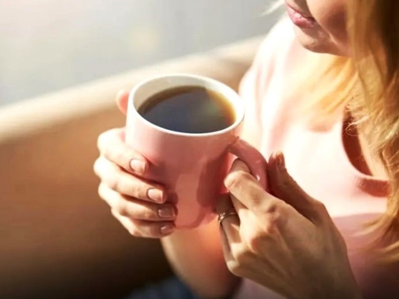 Aurelio Rojas, cardiólogo, sobre tomar café justo al despertar: “Interfiere en el pico natural de cortisol y el resultado es que estimula menos" | FM Avenida