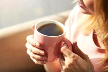 Aurelio Rojas, cardiólogo, sobre tomar café justo al despertar: “Interfiere en el pico natural de cortisol y el resultado es que estimula menos" | FM Avenida