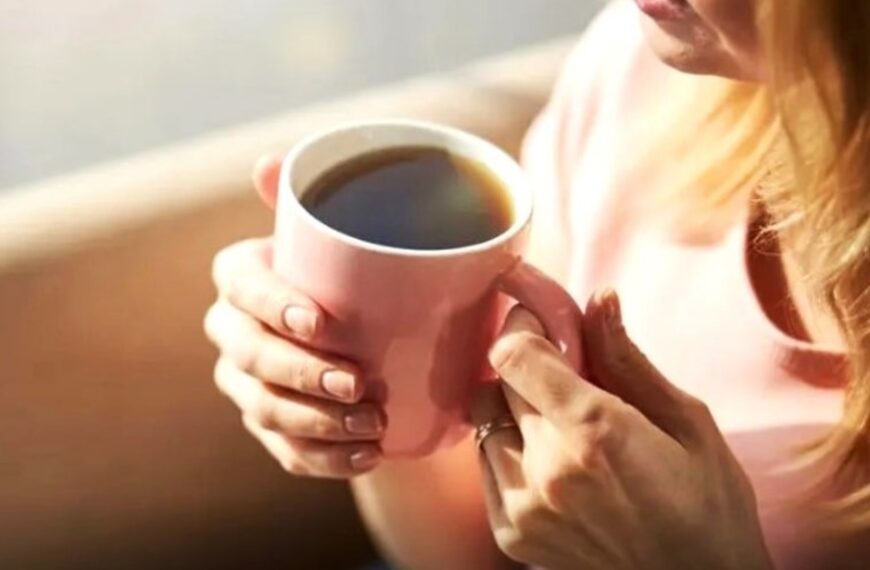 Aurelio Rojas, cardiólogo, sobre tomar café justo al despertar: “Interfiere en el pico natural de cortisol y el resultado es que estimula menos" | FM Avenida