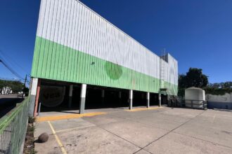 Avanza el arribo de La Anónima al ex Vea: personal de infraestructura y logística estuvieron en San Pedro | FM Avenida