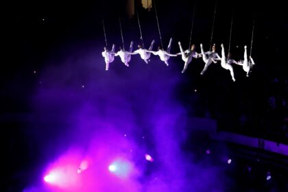 Bailar en el aire: un show a 30 metros de altura dejó boquiabierto al público del Festival Internacional de Artes Vivas, en Colombia | FM Avenida