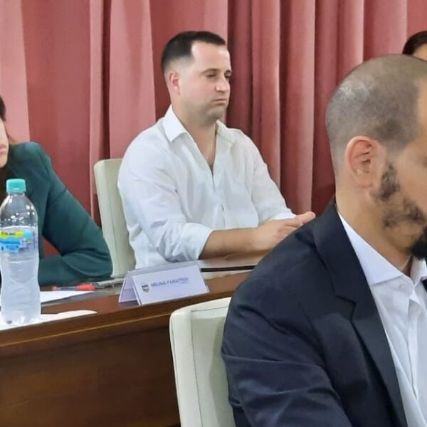 Bloque de LLA cruzó a Salazar: "Se cuelga medallas que no le corresponden" | FM Avenida