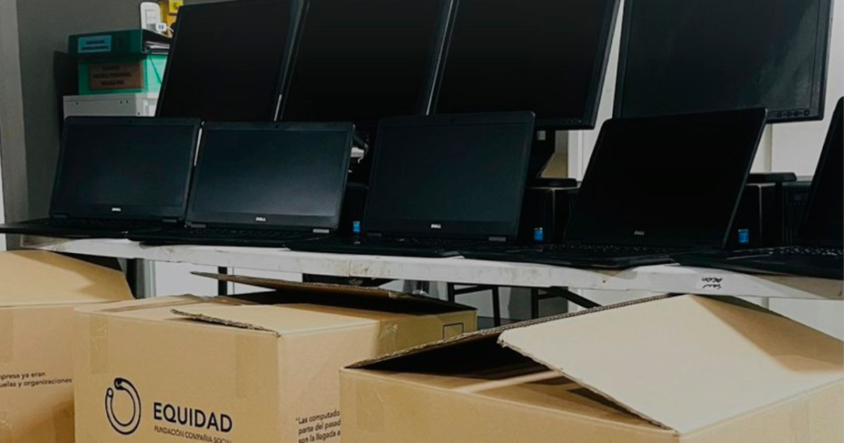 Bomberos recibió importante donación de equipamiento informático | FM Avenida