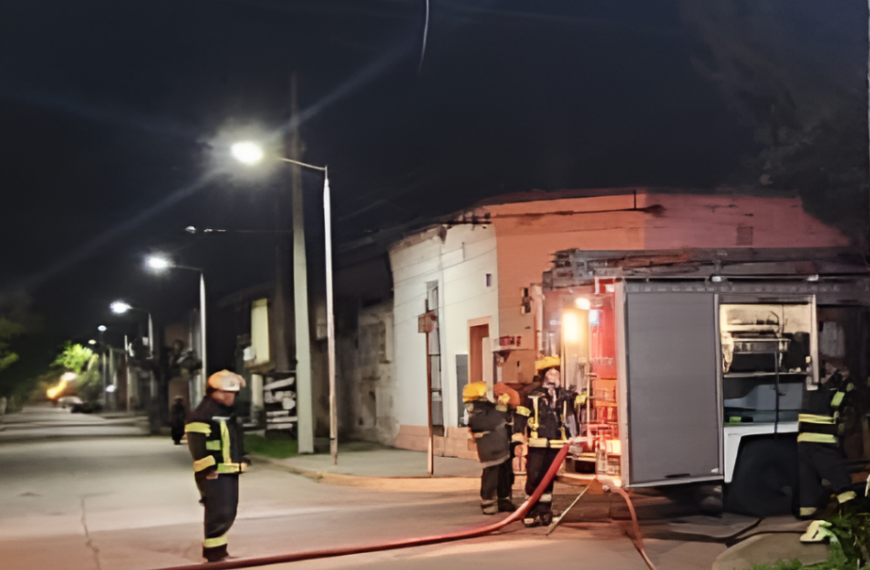 Bomberos sofocó un incendio de vivienda en Manuel Iglesias 2440 | FM Avenida