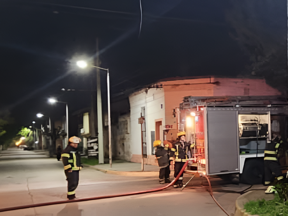 Bomberos sofocó un incendio de vivienda en Manuel Iglesias 2440 | FM Avenida