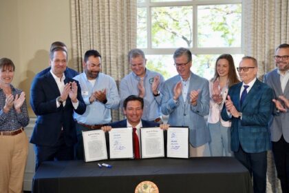 Buenas noticias en Florida: DeSantis firma una ley que prohíbe una terminal de cruceros en Tampa Bay a favor de conservacionistas | FM Avenida