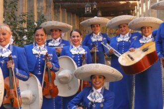 Buenas noticias para California: Gavin Newsom homenajeó a "El Mariachi Reyna de Los Ángeles"  el primer conjunto de mariachi integrado por mujeres | FM Avenida