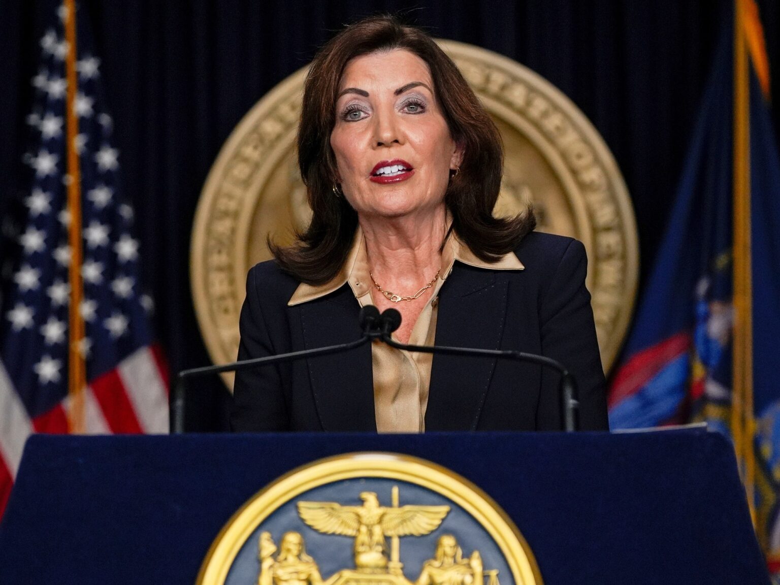 Buenas noticias para Nueva York: Kathy Hochul presenta nuevas iniciativas para fortalecer el sistema de atención médica y reducir los costos del servicio | FM Avenida