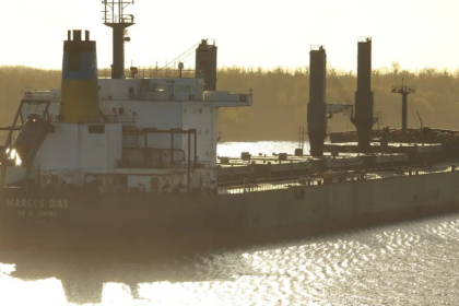 Buque brasileño carga 25.000 toneladas de trigo en el puerto | FM Avenida