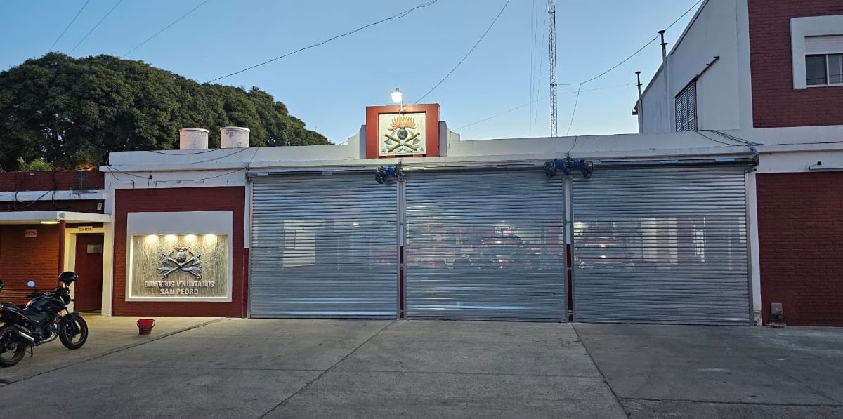 Cambio en los portones de acceso del cuartel de Bomberos Voluntarios | FM Avenida
