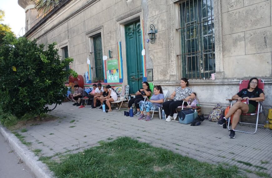 Centro de Formación Laboral 401: largas filas y reclamos por la inscripción a cursos gratuitos | FM Avenida