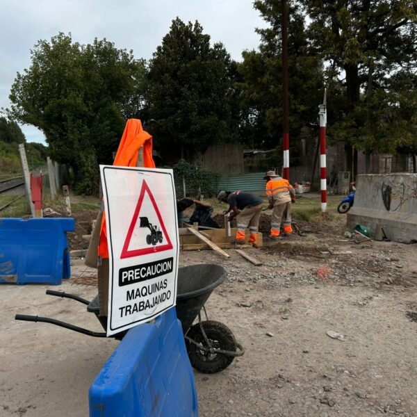 Cerraron el paso a nivel de calle Basavilbaso por obras de mantenimiento | FM Avenida