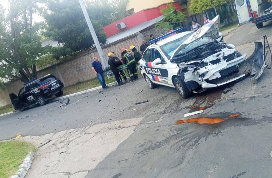Choque entre dos patrulleros en Ezeiza: el accidente dejó tres efectivos heridos y graves daños en los móviles | FM Avenida
