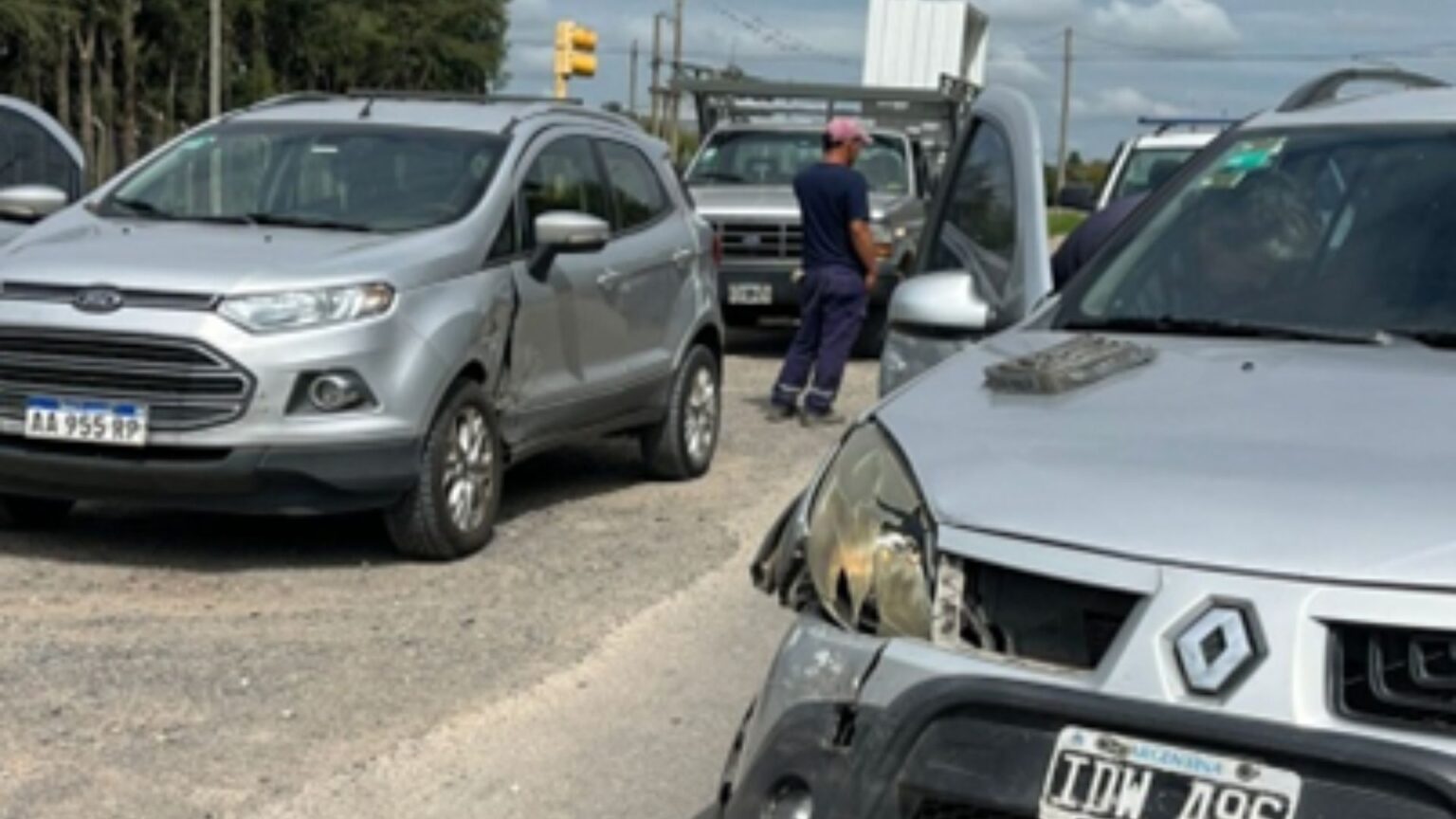 Choque entre un auto y una camioneta en Crucero General Belgrano | FM Avenida