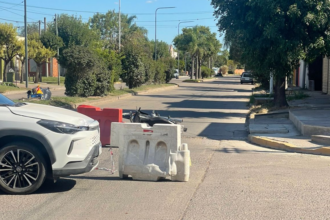 Choque entre un auto y una moto dejó un herido leve | FM Avenida