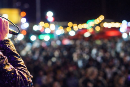 Comienza en el Paseo Público la feria solidaria de "El Mercader" | FM Avenida