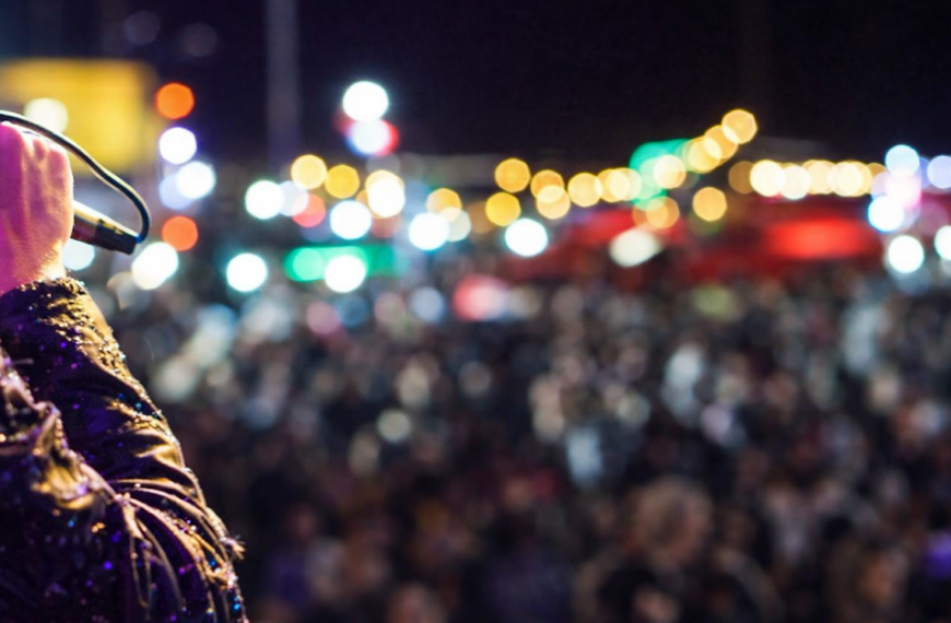 Comienza en el Paseo Público la feria solidaria de "El Mercader" | FM Avenida