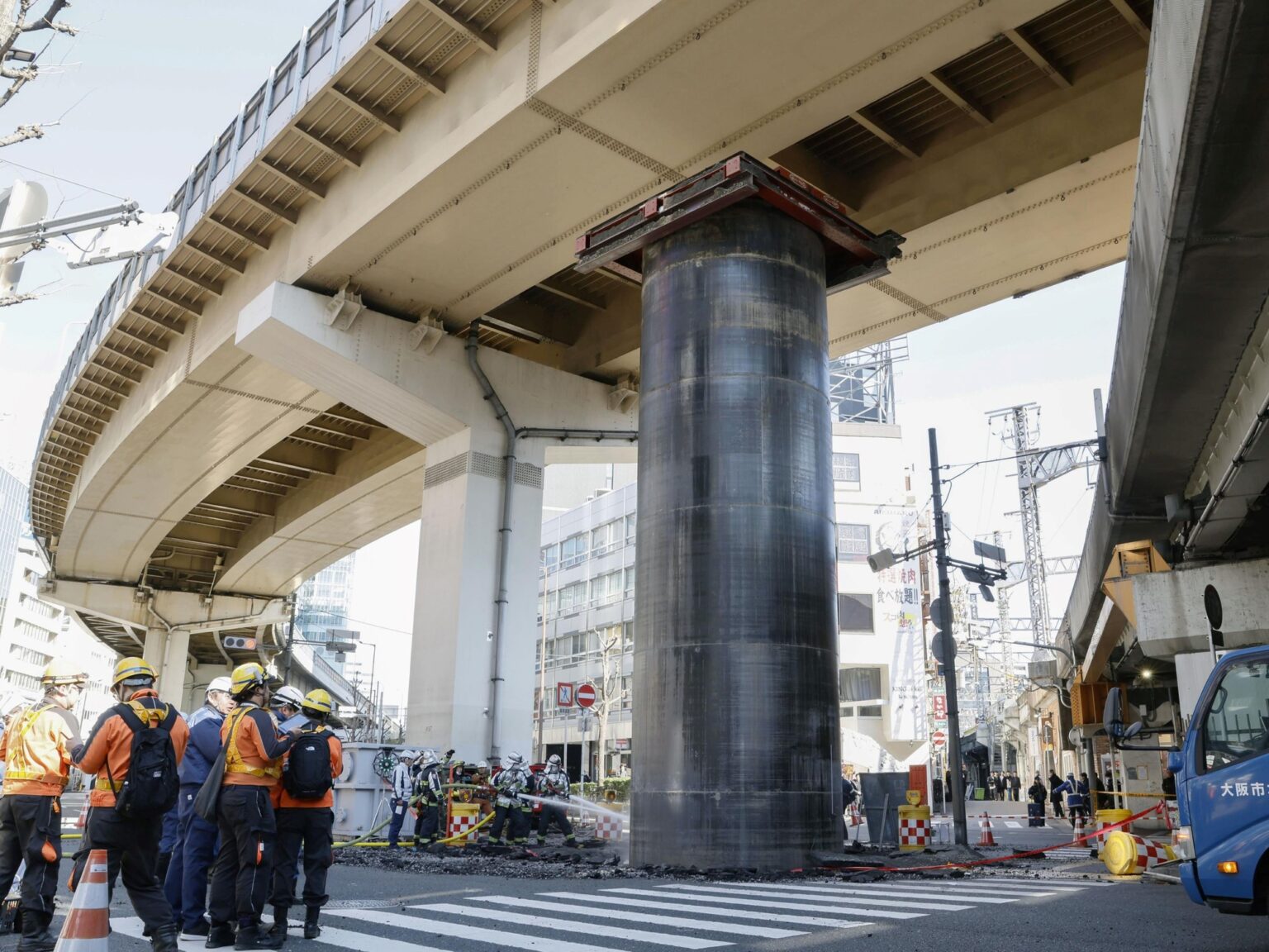 Como Super Mario Bros, pero en la vida real: una enorme tubería de agua emergió del suelo en una calle de Japón | FM Avenida