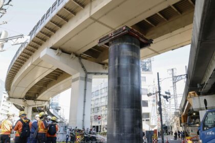 Como Super Mario Bros, pero en la vida real: una enorme tubería de agua emergió del suelo en una calle de Japón | FM Avenida