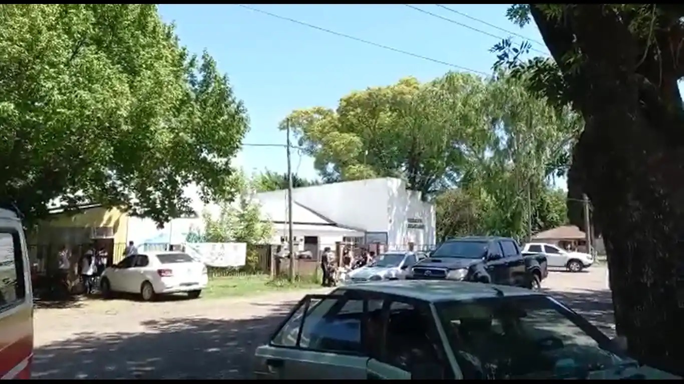 Conflicto en la secundaria 10: drama adolescente y versiones cruzadas tras la denuncia por agresión a un docente | FM Avenida