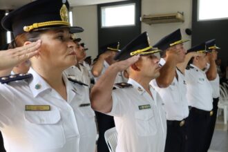 Cuánto gana un policía: un aumento que obliga a realizar adicionales para evitar la pobreza | FM Avenida