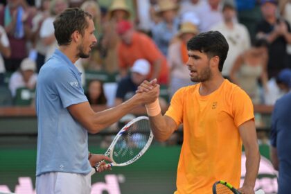 Daniil Medvedev dio el golpe del año en Indian Wells, le cortó el invicto a Carlos Alcaraz y jugará la final del Masters 1000 contra Sinner | FM Avenida