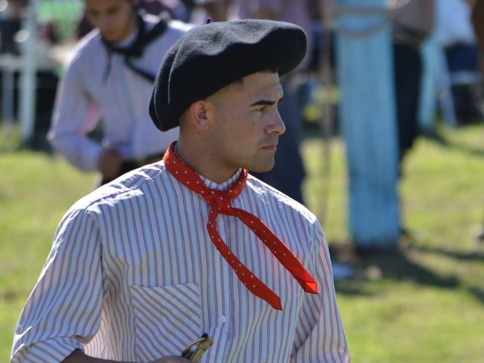 Derivan a Buenos Aires a jinete que cayó del caballo en la doma de El Fortín: piden cadena de oración | FM Avenida