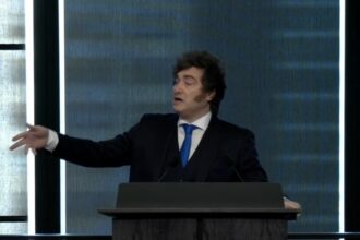 Desde EEUU, Milei acusó al dueño de FATE por los 920 despidos en San Fernando y dijo: "Se terminó la Argentina corrupta" | FM Avenida