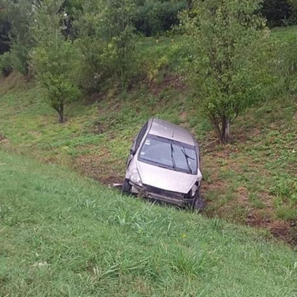 Despiste de un automóvil en la Ruta 9 terminó sin heridos | FM Avenida