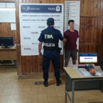 Detienen a un ladrón que escapaba con herramientas robadas por la calle | FM Avenida