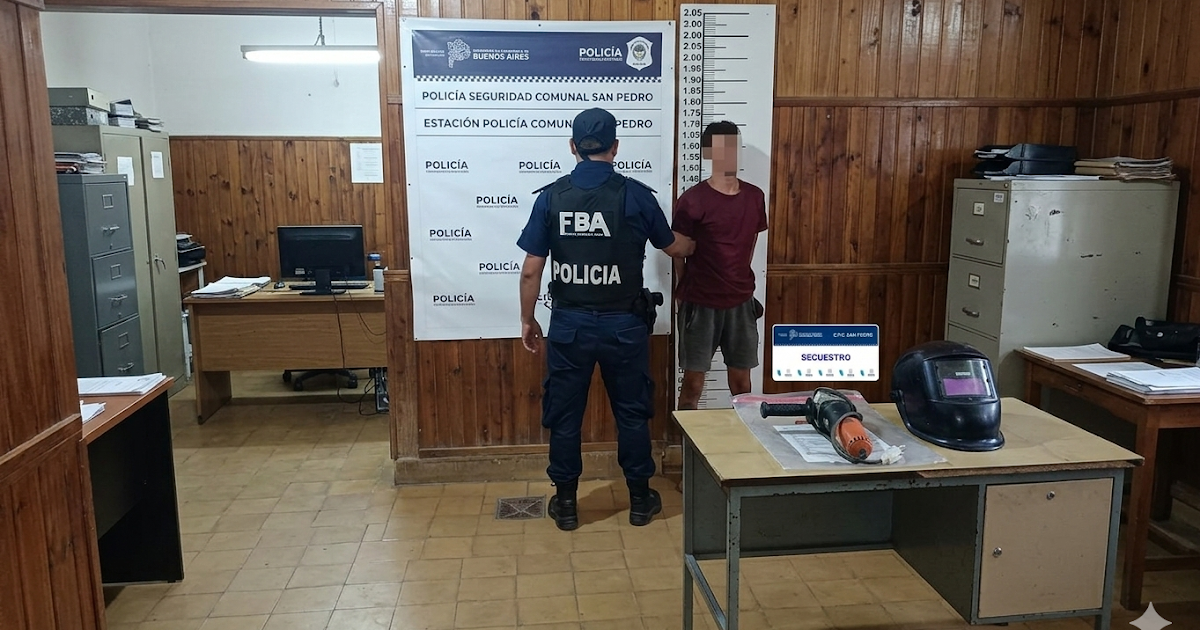 Detienen a un ladrón que escapaba con herramientas robadas por la calle | FM Avenida