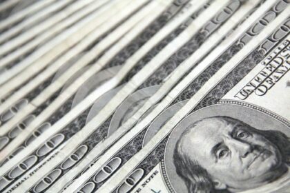 Dólar hoy y dólar blue, EN VIVO: a cuánto cotiza el oficial y cuál es el precio del paralelo este viernes 6 de marzo, minuto a minuto | FM Avenida