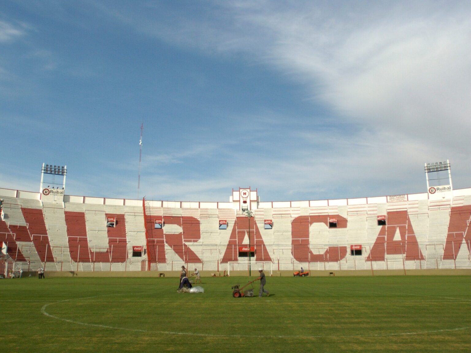Dónde se juega Huracán-River: el presidente del Globo cruzó a la Ciudad de Buenos Aires y amenaza con judicializar el conflicto | FM Avenida