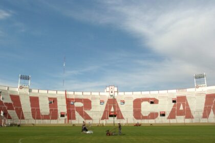 Dónde se juega Huracán-River: el presidente del Globo cruzó a la Ciudad de Buenos Aires y amenaza con judicializar el conflicto | FM Avenida