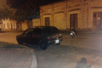 Dos adolescentes heridos tras un choque entre una moto y un auto | FM Avenida