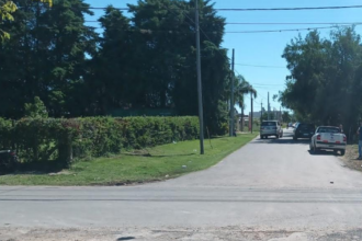 Dos jóvenes con lesiones leves tras un choque entre una moto y una camioneta | FM Avenida