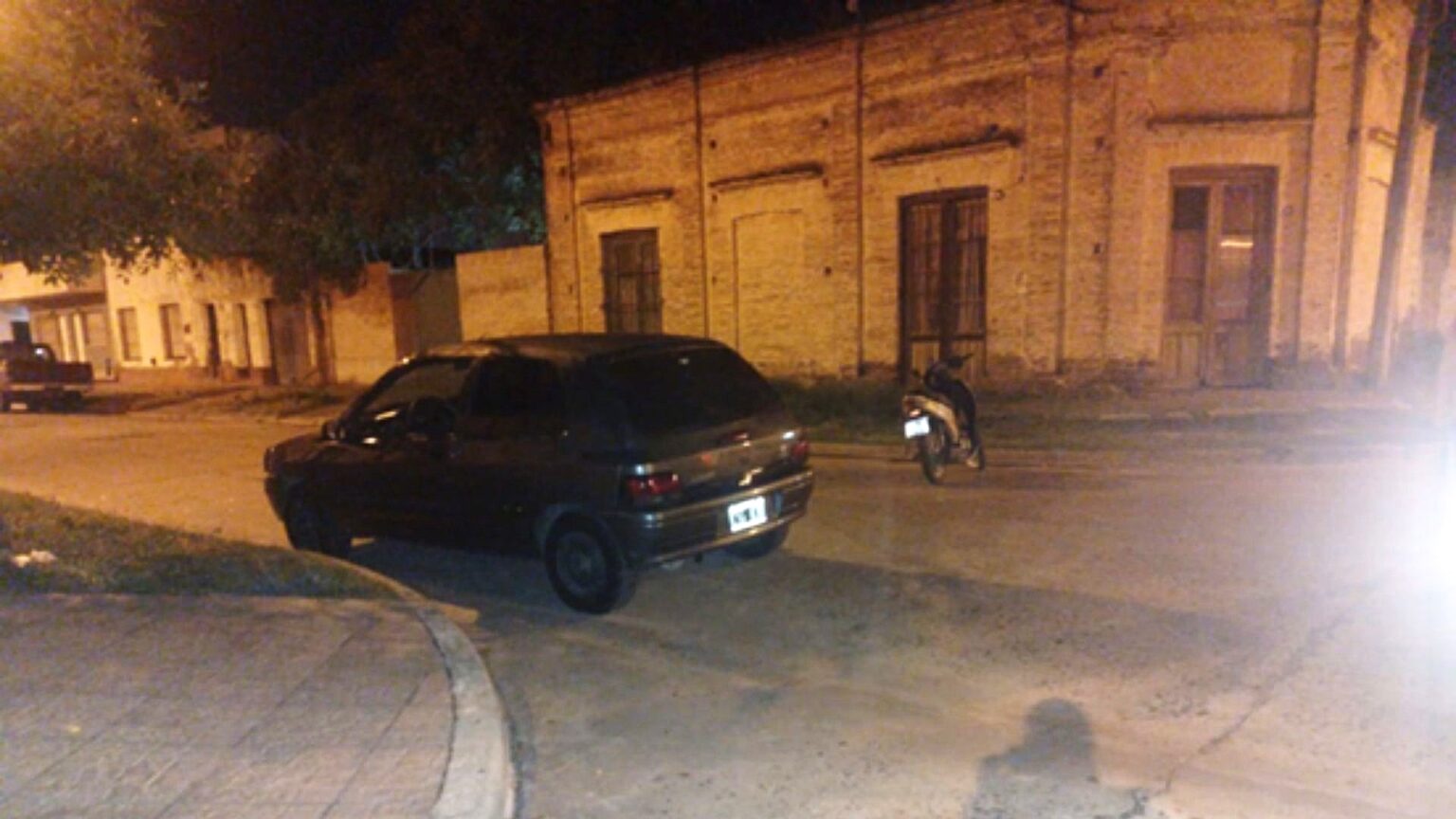 Dos menores con lesiones leves tras una colisión entre una moto y un automóvil | FM Avenida