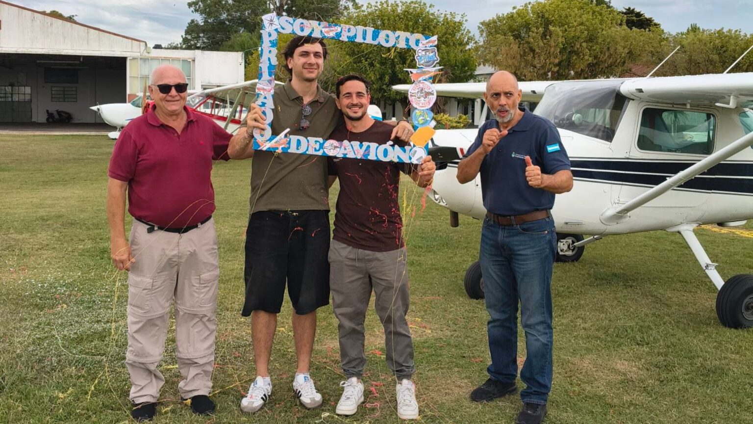 El Aero Club San Pedro sumó dos nuevos pilotos y fortalece su escuela de vuelo | FM Avenida
