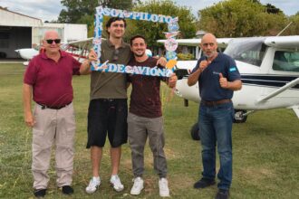 El Aero Club San Pedro sumó dos nuevos pilotos y fortalece su escuela de vuelo | FM Avenida