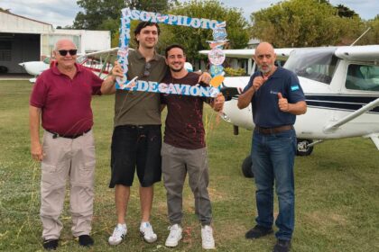 El Aero Club San Pedro sumó dos nuevos pilotos y fortalece su escuela de vuelo | FM Avenida